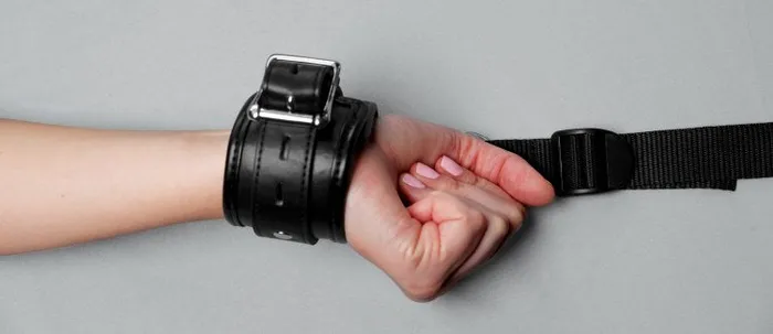 Strict Bed Restraint Kit XR Brands Couples