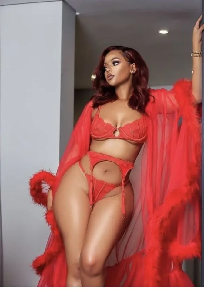 UnderKontrl Vibrators Royal Glam Robe